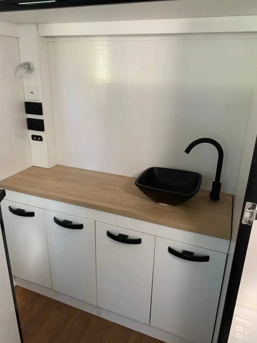 20ft Mobile Touring Camper Caravan RV with Triple Bunk Beds, Sleeps 4, Aluminum Construction, Waterproof, Off-Road Capability