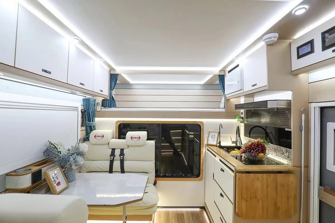 Aluminum RV Camper for 4-6 Passengers, 7000KG Payload, Euro 6 Emission, 5995*2500*3290mm, Yellow/Green