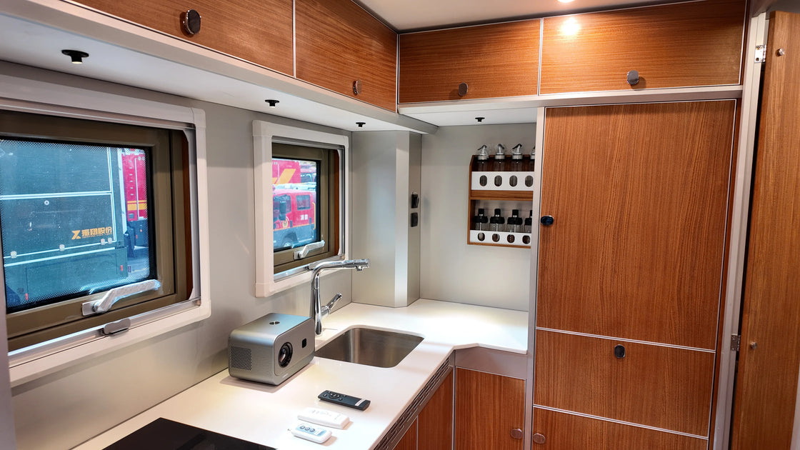 Zhenxiang Luxury 4x4 Camper Caravan RV with Kitchen for 4-6 Persons, Aluminum Composite Panels, Green, 5995*2550*3950mm