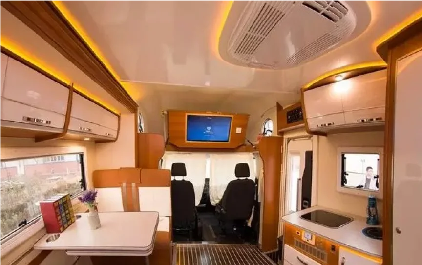 Customized RV Motorhome Camper Room for Dongfeng, Foton, Howo, JieFang, Shacman, Steyr - Standard Size, White, Remanufactured