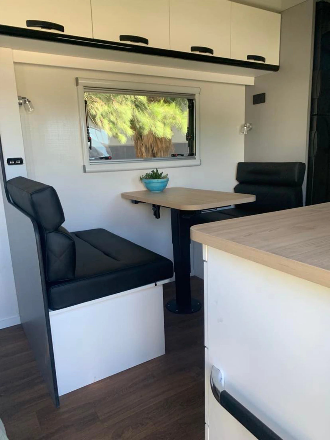 20ft Mobile Touring Camper Caravan RV with Triple Bunk Beds, Sleeps 4, Aluminum Construction, Waterproof, Off-Road Capability