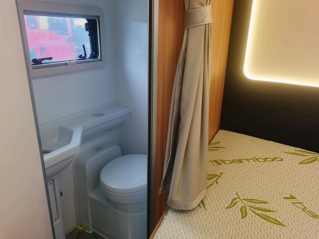 KLHRV JMC Chassis Complete Equipment Recreational Vehicle 5995*2350*2920mm Diesel Motorhome