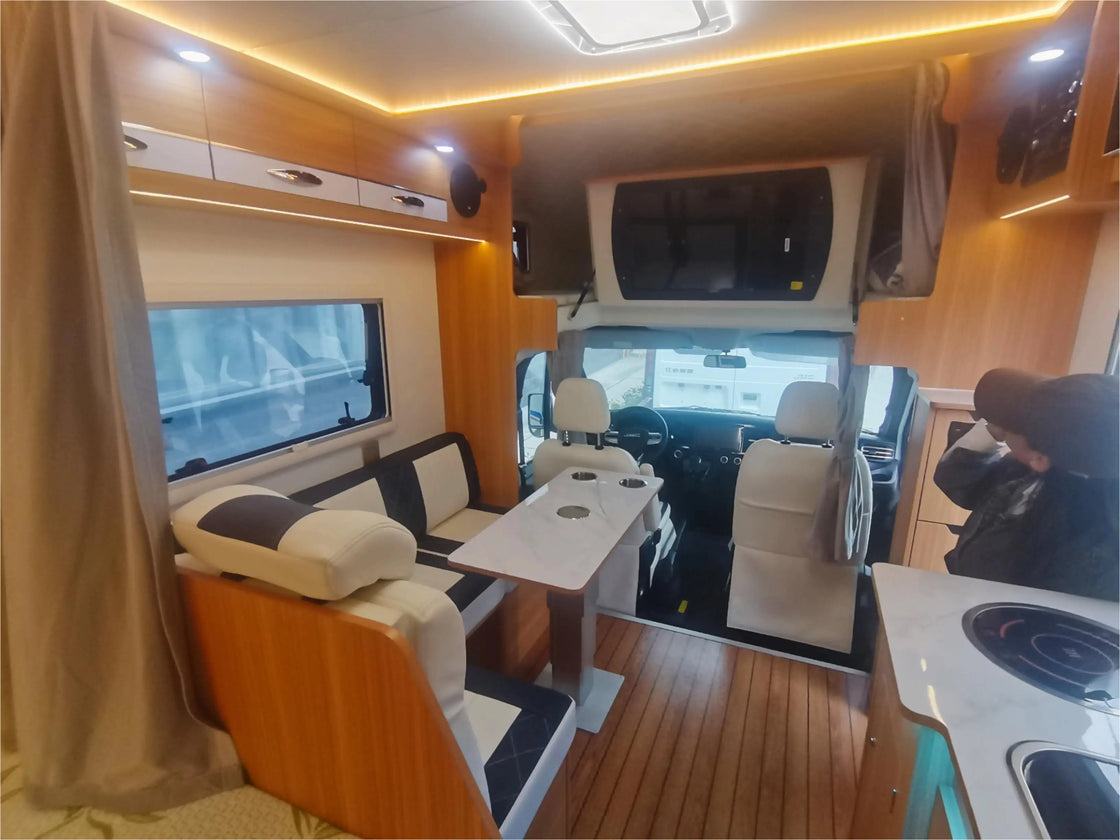 KLHRV JMC Chassis Complete Equipment Recreational Vehicle 5995*2350*2920mm Diesel Motorhome