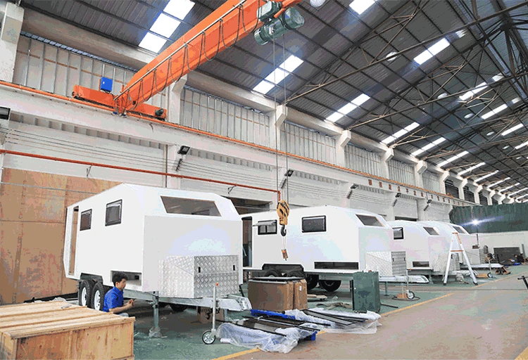 Luxury Motorhome Caravan with Toilet and Bathroom, One Bedroom, 4-6 Passenger Capacity, Fiberglass Construction, Custom Color Options