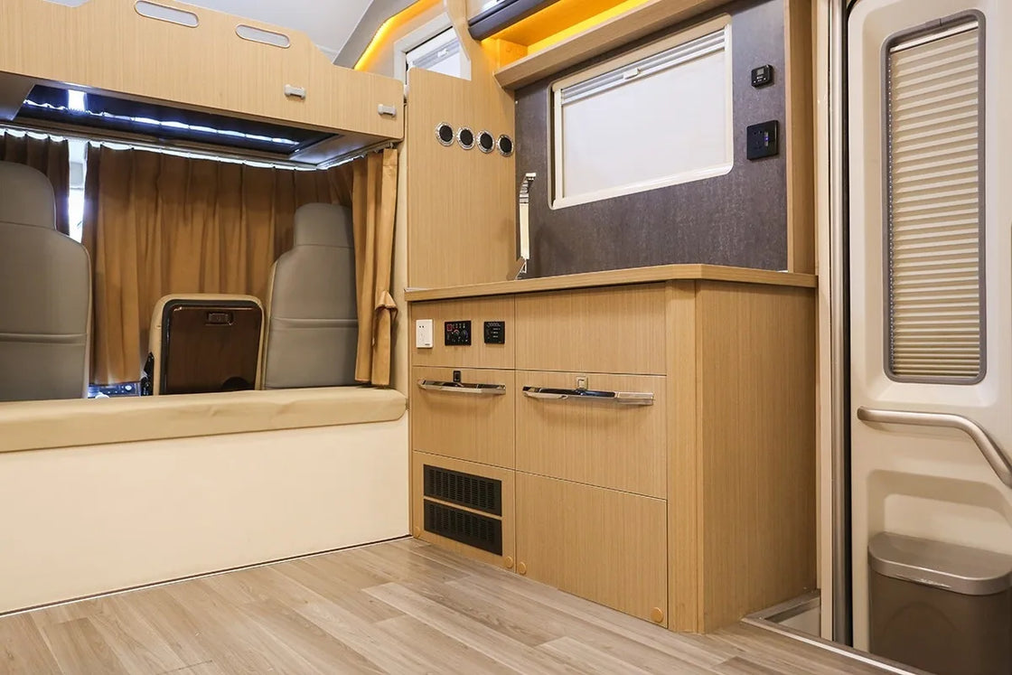 2022 Travel Trailer RV Camper Motorhome 5.995m Indoor Kitchen Diesel 132hp Euro 6