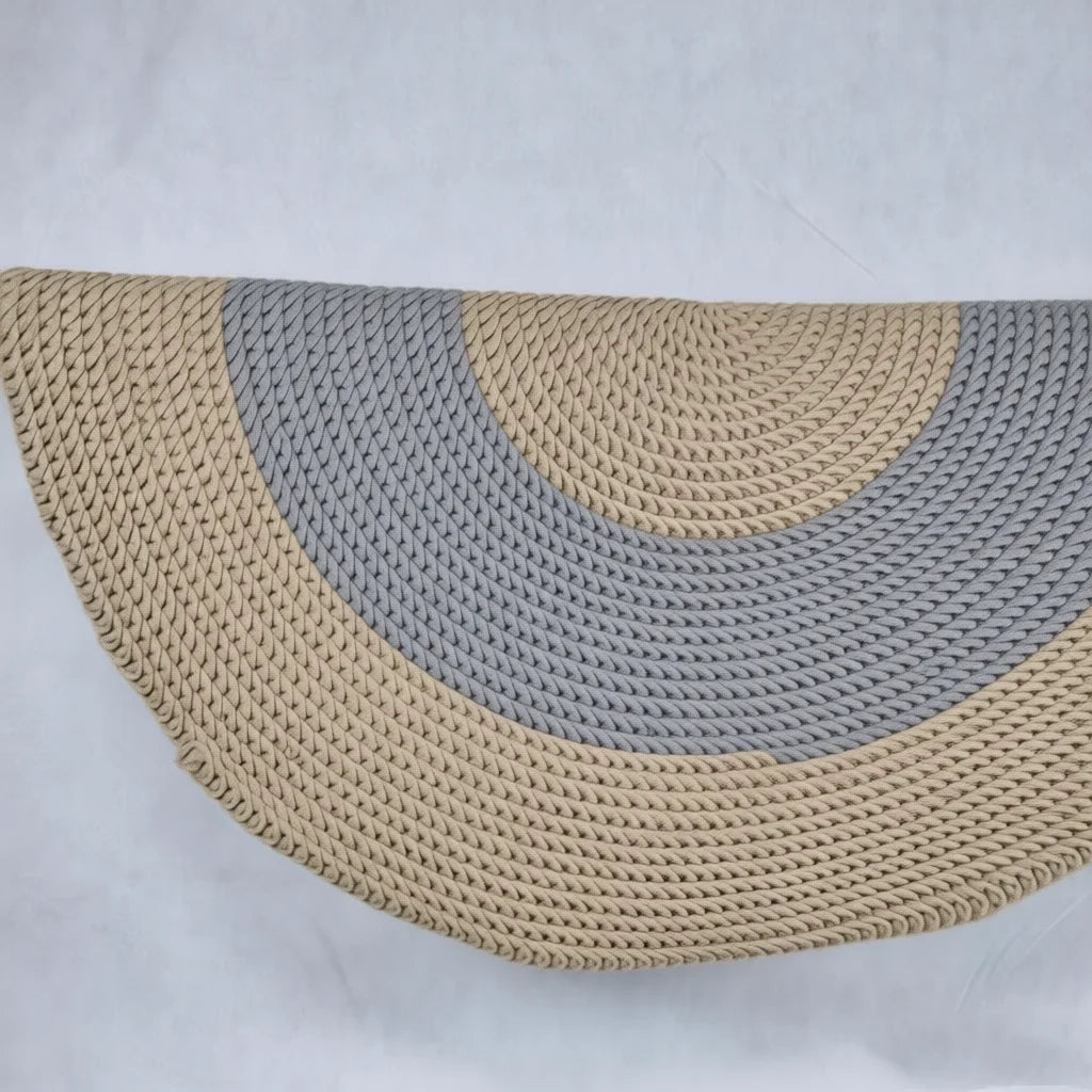 Portable Round Rug Picnic and Beach Mat - Non-Slip Reversible Polyester, 120cm Diameter