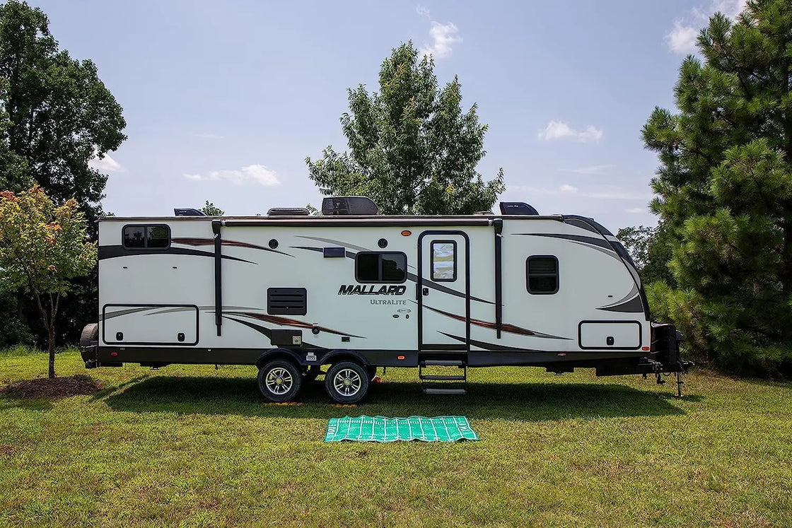 Portable Green Outdoor Mat, Washable, Reversible, Waterproof, Non-Slip, Ideal for Beach, Camping, RV, and Picnics