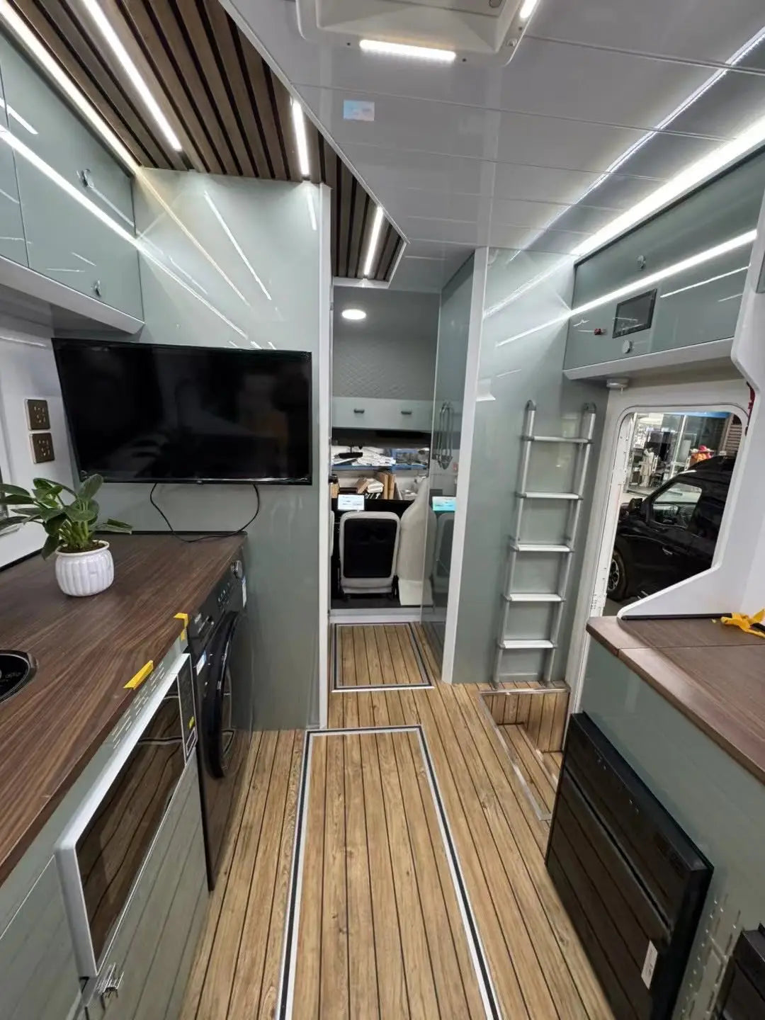 New Caravan Camper RV Motorhome, Diesel, Automatic Transmission, Euro 4 Emission Standard, 5890mm x 2100mm x 2600mm