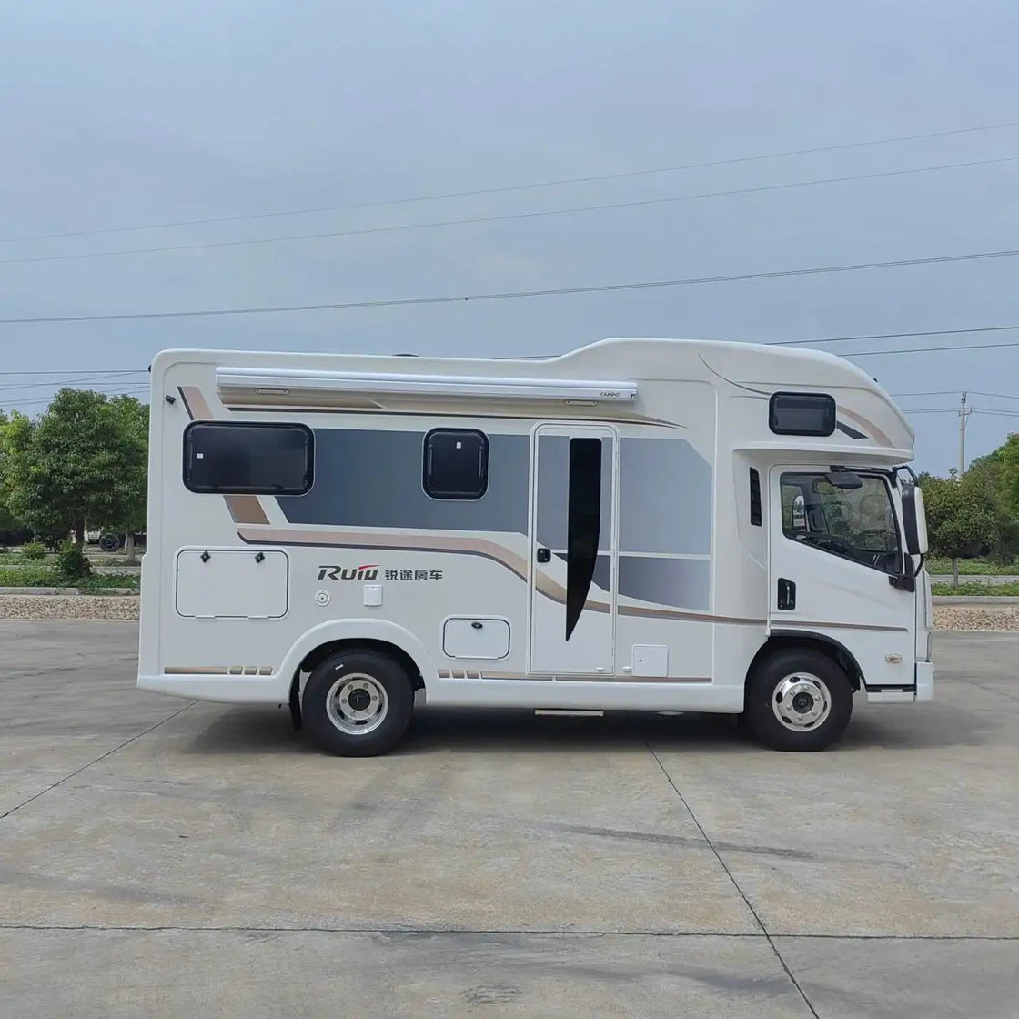 Larger Living Space Motorhome, Manual Transmission, Diesel, Dimensions: 5245 x 1825 x 2030 mm, Gross Weight: 2755 kg