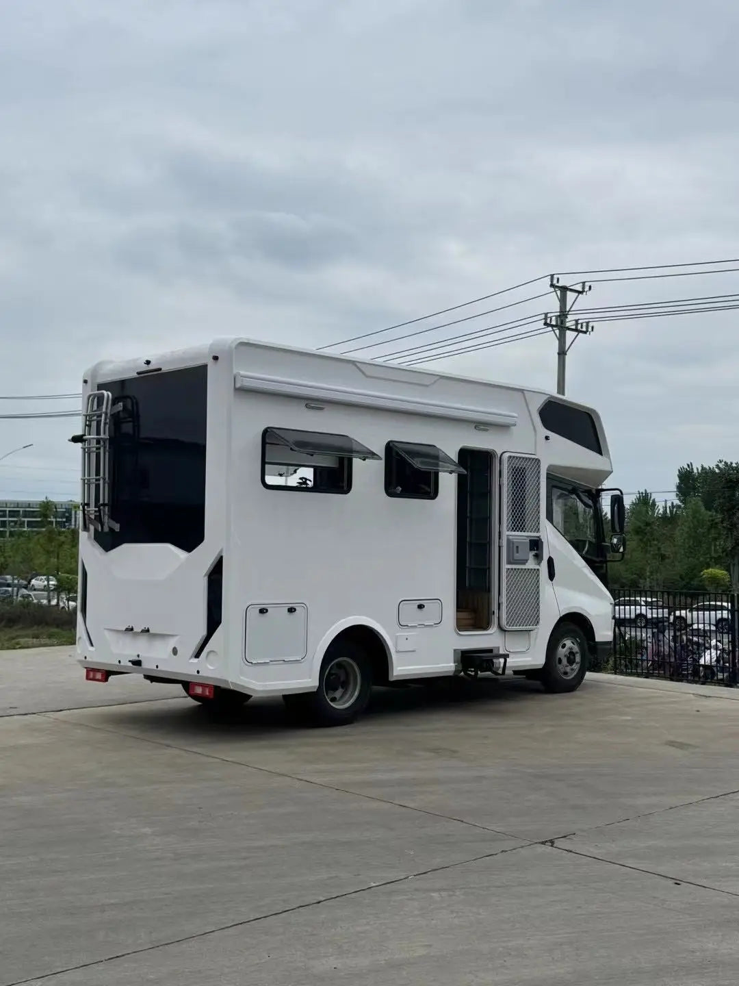 New Caravan Camper RV Motorhome, Diesel, Automatic Transmission, Euro 4 Emission Standard, 5890mm x 2100mm x 2600mm