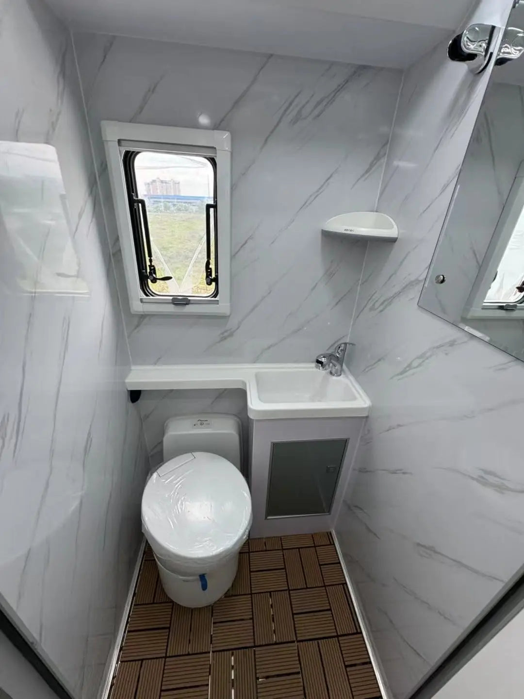 New Caravan Camper RV Motorhome, Diesel, Automatic Transmission, Euro 4 Emission Standard, 5890mm x 2100mm x 2600mm