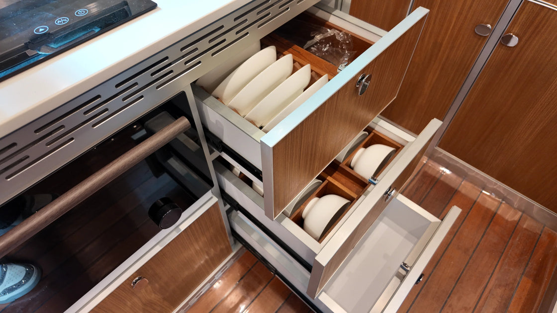 Zhenxiang Luxury 4x4 Camper Caravan RV with Kitchen for 4-6 Persons, Aluminum Composite Panels, Green, 5995*2550*3950mm
