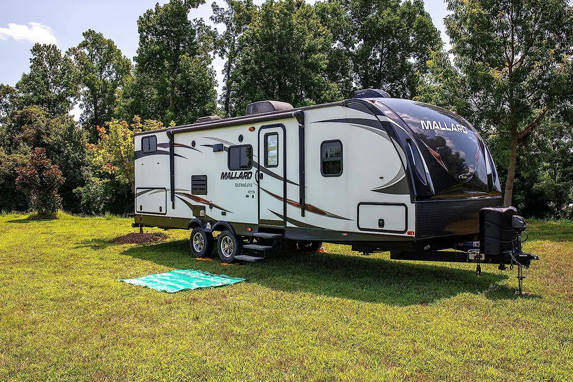 Portable Green Outdoor Mat, Washable, Reversible, Waterproof, Non-Slip, Ideal for Beach, Camping, RV, and Picnics