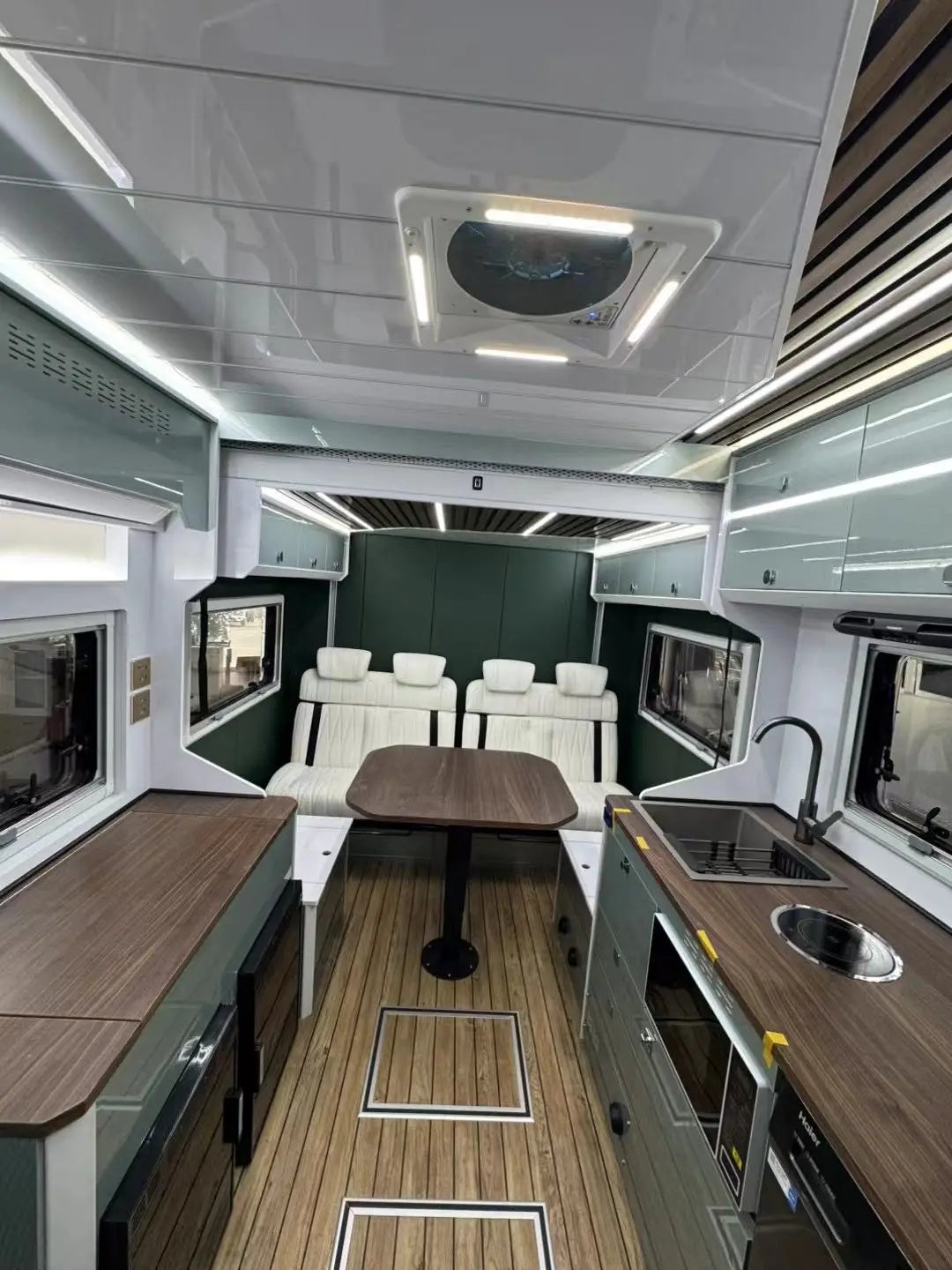 New Caravan Camper RV Motorhome, Diesel, Automatic Transmission, Euro 4 Emission Standard, 5890mm x 2100mm x 2600mm