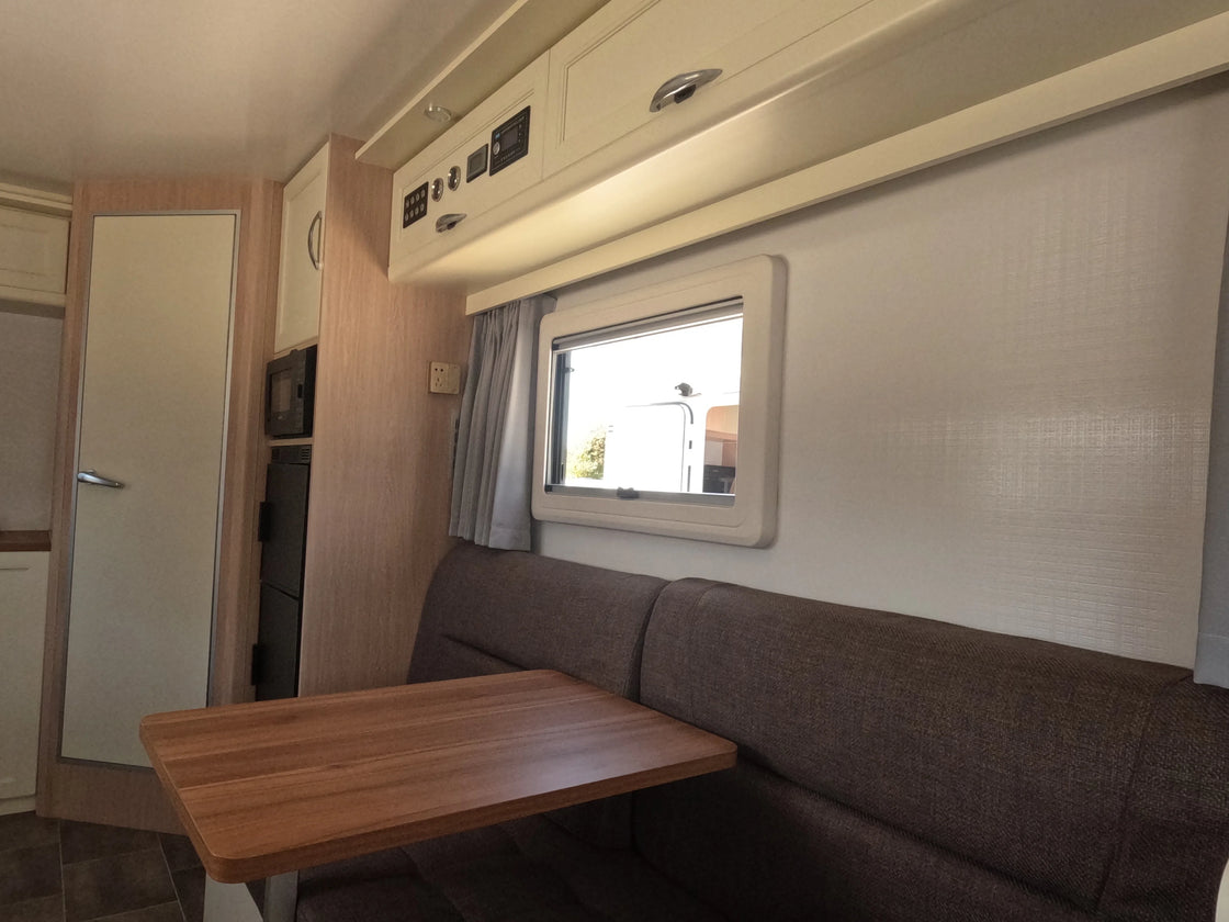 Lightweight 4-Person Compact Travel Trailer Mini Camper Aluminum Recreational Vehicle