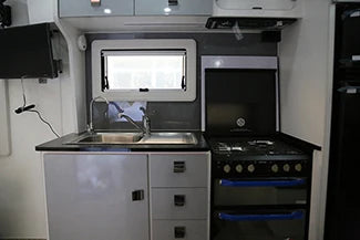 21ft Off Road Family Caravan with Manual Awning, 4-Person Capacity, Aluminum and FRP Construction, Customized Color