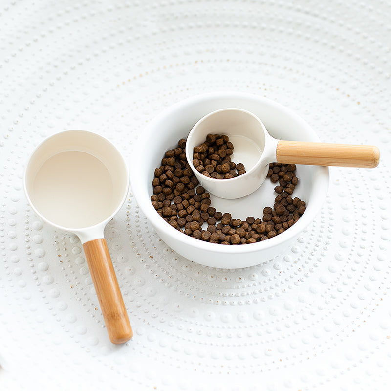 KFX-0585277 Bamboo Handle Dog Food Spoon - Melamine Resin, Milky White, Two Sizes Available